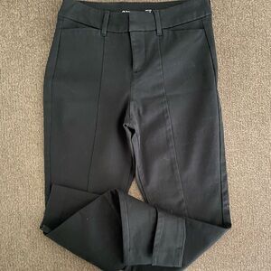 Women’s Old Navy High Rise Pixie Split Hem Pants Size 2 ~ Black